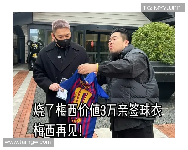 足球明星与球迷亲密合影kt板记录精彩瞬间的温馨时刻