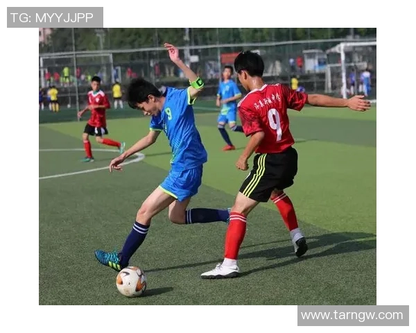 足球明星童趣画作展现梦想与激情的童年时光